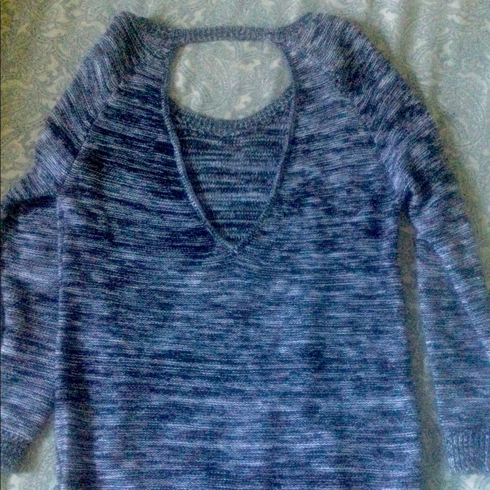 Open back bulk/wht sweater